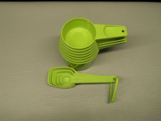 Vintage Tupperware Green Measuring Cups and Spoons 3