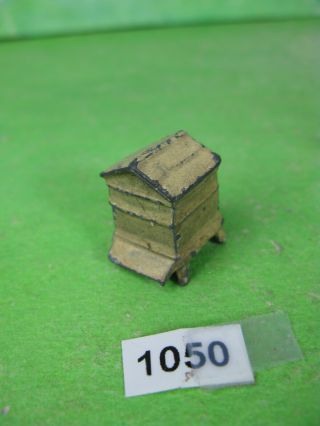 Vintage Unidentified Lead Small Beehive Collectabe Toy Model 1050