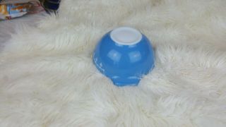 Vintage Pyrex 1 1/2qt Cinderella Mixing Bowl Blue w/White Snowflake Garland 442 4