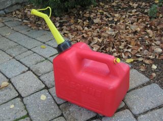 Vintage Craftsman 1 1/2 (P15) Gallon Red Plastic Vented Gas Can 2
