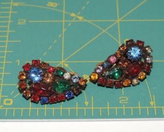 Vintage WEISS Multi - color Glass Rhinestone Clip Earrings 5c 24 3
