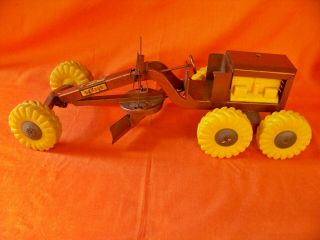 VINTAGE STRUCTO ROAD GRADER WITH YELLOW WHEELS & ENGINE COPPER BROWN COLOR 2