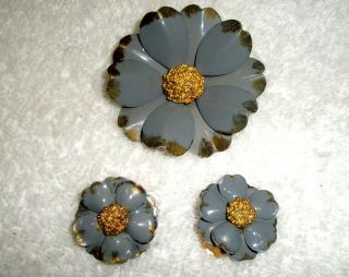 Vintage Flower Pin And Earring Set Gray Enamel Goldtone