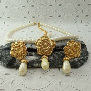 Vtg Avon Gold Tone Flower Pendant Dangle Faux Pearl Beaded Necklace Earring Set