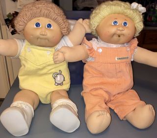 2 Vintage Cabbage Patch Kids Dolls In Cbk Clothing 1978/82 Yarn Hair