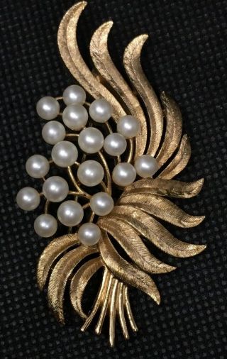 Vintage Crown Trifari Gold Tone Faux Pearl Leaf Brooch Pin 2