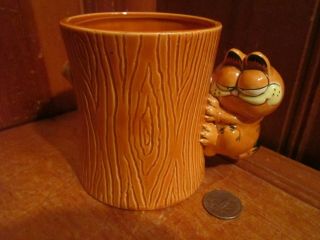 Vintage 1981 Enesco 16oz Ceramic Coffee Mug Tree Trunk Garfield Cat Handle Japan