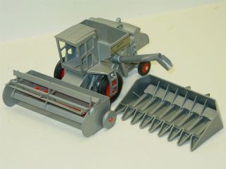 Vintage Ertl Gleaner Allis Chalmers Combine Tractor,  1207,  Cast 7