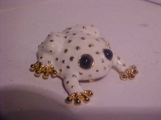 Vintage 1 1/2 " Signed Ciner White Enamel Black Eyed Frog Toad Goldtone Pin