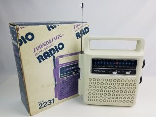 Vintage Soundesign Model 2231 White Am/fm Portable Radio Battery / Electric
