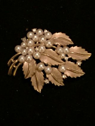 Vintage Crown Trifari Midcentury Brooch Gold Tone Faux Pearls