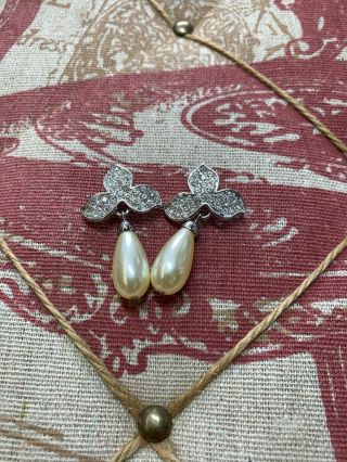 Vintage Signed Kenneth Jay Lanw Costume Silver Tone Rhinestone Faux Pearl Earrin