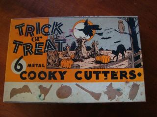 Vintage Halloween Metal Baking Cookie Cutters Trick Or Treat Box