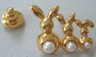 Vintage Avon Tie Tack Hat Lapel Pin Gold Bunny Rabbit Trio Family Mama Papa Baby