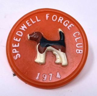 Speedwell Forge Club 1974 Molded Hard Plastic Pin With Hound Dog Beagle
