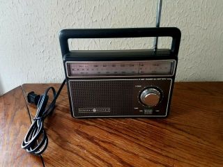 Vintage Ge Am/fm Radio,  Model 7 - 2825a,  2 Way Power - Ac/battery,  Great