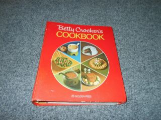 1976 Vintage Betty Crocker Pie Cover 5 - Ring Cookbook