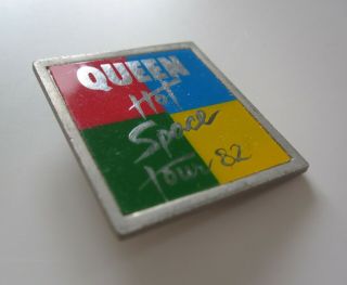 Queen : Vintage Hot Space 1982 Enamel Metal Pin Badge Freddie Mercury