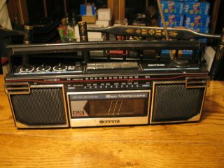 Vintage Sanyo 2 Way 4 Speaker Radio And Cassette Recorder Model M7020