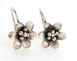 Vintage.  925 Sterling Silver Matte Finish Petite Decorative Flower Wire Earrings