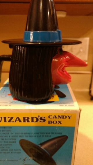 Wizard ' s Candy Box Witch Vintage Halloween Cackles and Lights Up 3