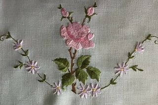 GORGEOUS VINTAGE LINEN HAND EMBROIDERED TRAY CLOTH PINK ROSES 3