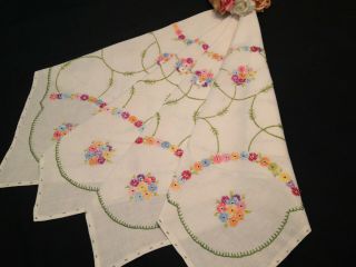 Vintage Hand Embroidered Linen Tablecloth Abundance Of Pretty Daisies