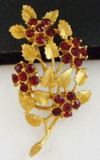 Pretty Vintage Gold Tone Flower Pin Brooch W/red Rhinestones