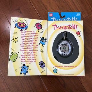 Rare Vintage Bandai Tamagotchi First English Version Giga Pet Silver Japan 1997