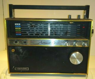Vintage Realistic Astronaut 6 - Multiband Transistor Radio - Model 12 - 2060 Parts