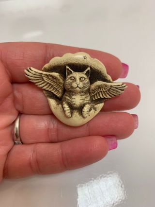 Vintage 1997 All Cats Go To Heaven Scrimshaw Resin Brooch Pin R.  H.  Badeau