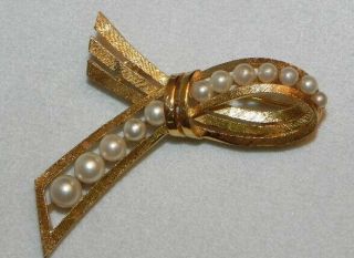 Vintage Trifari Faux Pearl Bead Brushed Gold Tone Swirl Pin 60s Brooch