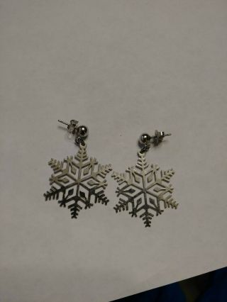 Vintage Avon Snowflake Silver Earrings Pierced Style Holiday Winter Christmas