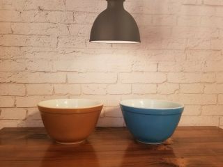 2 Vintage Pyrex Mixing Bowls Small Blue & Brown 401 1 1/2 Pint Nesting