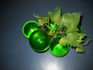 VINTAGE RETRO MID CENTURY 1960 ' s GREEN ACRYLIC LUCITE GRAPES BUNCH 2