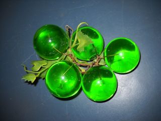 VINTAGE RETRO MID CENTURY 1960 ' s GREEN ACRYLIC LUCITE GRAPES BUNCH 3