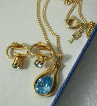 Vintage Crown Trifari Blue Stone Pendant Necklace Earrings Set Nib