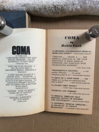 - - Coma - - by Robin Cook - - 1977 - - Signet - - Paperback - - VTG - - Thriller - - 435 4