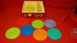 Vintage 1971 Fisher Price 995 Wind - Up Music Box Record Player With 7 Records