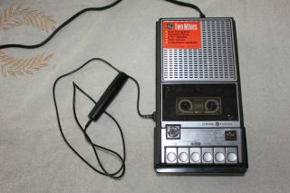 Vintage Ge General Electric 3 - 5105c Cassette Tape Player Recorder With Mic.