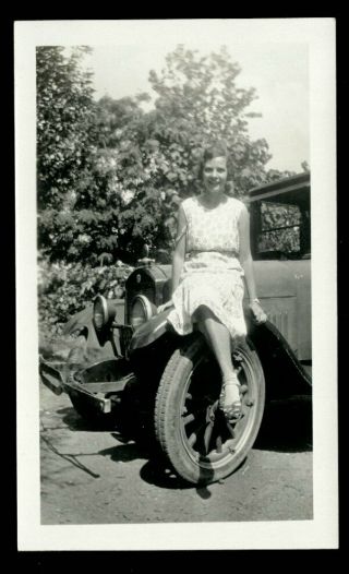 Vintage Pretty Flapper Snapshot Photo 1920s Car Pose