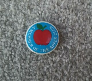 Vintage Beatles - A Member Of The Apple Club Metal Pin Badge