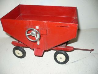 Vintage International Gravity Wagon For A Tractor 1/16 Ih Grain