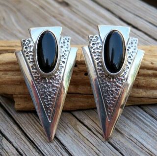 Vintage Signed Navajo Sterling Silver Onyx Earrings Native American Arrowhead