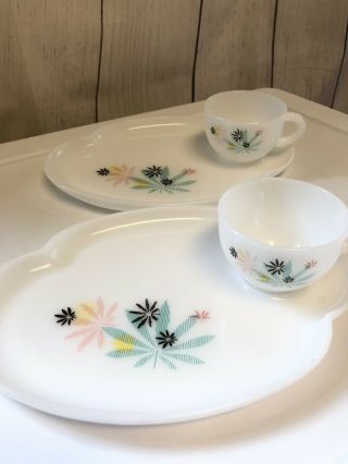 Vtg Federal Glass Hospitality Atomic Flower Snack Plates & Cups Set Of 2 Mod