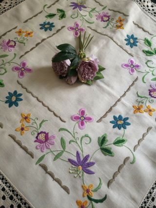 Exquisite Vtg Hand Embroidered Linen Lace Tablecloth Crewel Passionflowers