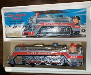 Vintage Battery Operated Tin Train Silver Mountain Express 3525 Trade Mark Toys