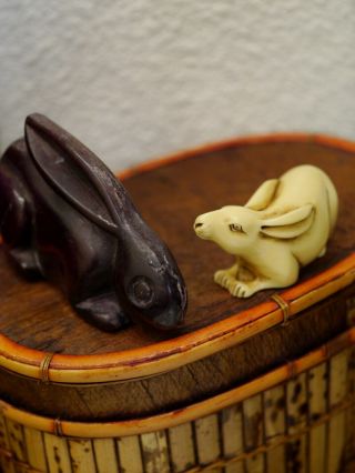 2 WONDERFUL VINTAGE CHINESE CARVED RABBITS OF BOVINE BONE & UNKNOWN MATERIALS 3
