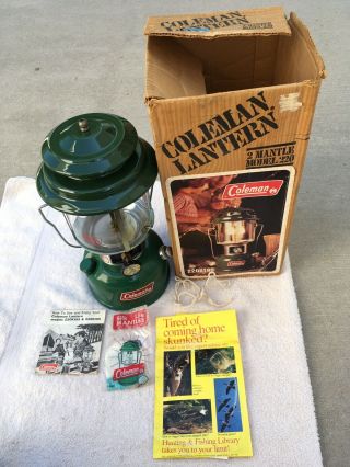 Vintage 1983 Coleman Green Dual Mantle Lantern Model 220k W/box & Papers