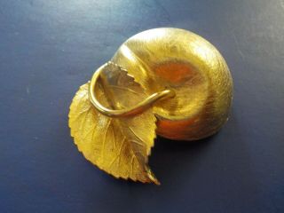 LOVELY VINTAGE SIGNED NAPIER TEXTURED APPLE BROOCH PIN GOLD TONE 2